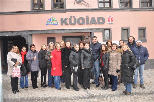 Bursa İş Kadınları ve Yöneticileri Derneği yönetimi ve dernek üyeleri Kütahya GİAD'ı ziyaret ettiler
