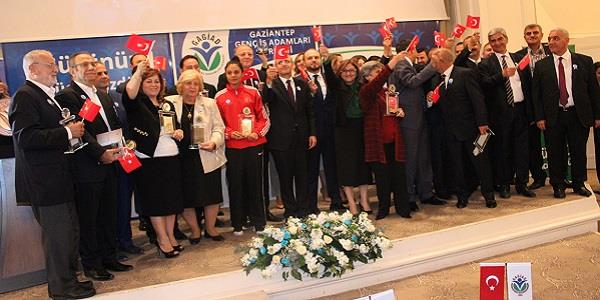 GAGİAD IX. Ödül Töreninde 15 dalda ödül sahipleri ile buluştu.