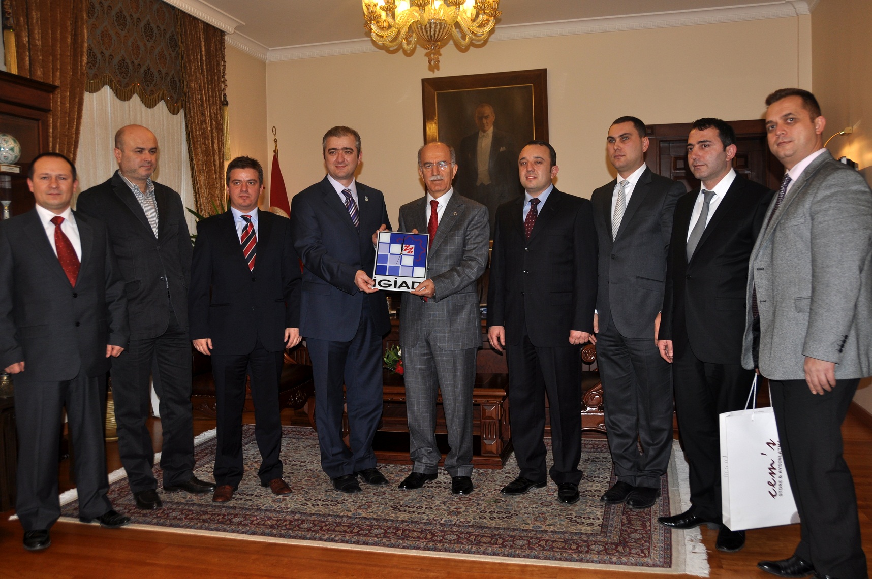 İnegöl GIAD Bursa Valisi Şahabettin Harput’u Makamında Ziyaret Etti