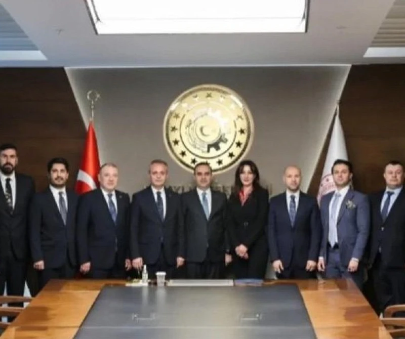 Sanayi ve Teknoloji Bakanı Mehmet Fatih Kacır, TÜGİK Yönetimini makamında kabul etti