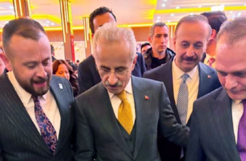Isparta GİAD, kentin ulaşım beklentilerini içeren dosyaya  Bakan Uraloğlu'na sundu