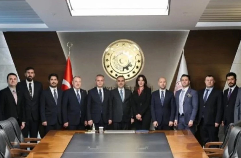 Sanayi ve Teknoloji Bakanı Mehmet Fatih Kacır, TÜGİK Yönetimini makamında kabul etti